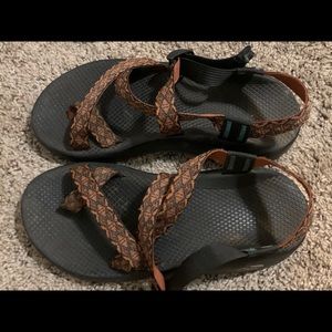 Orange geometric chacos